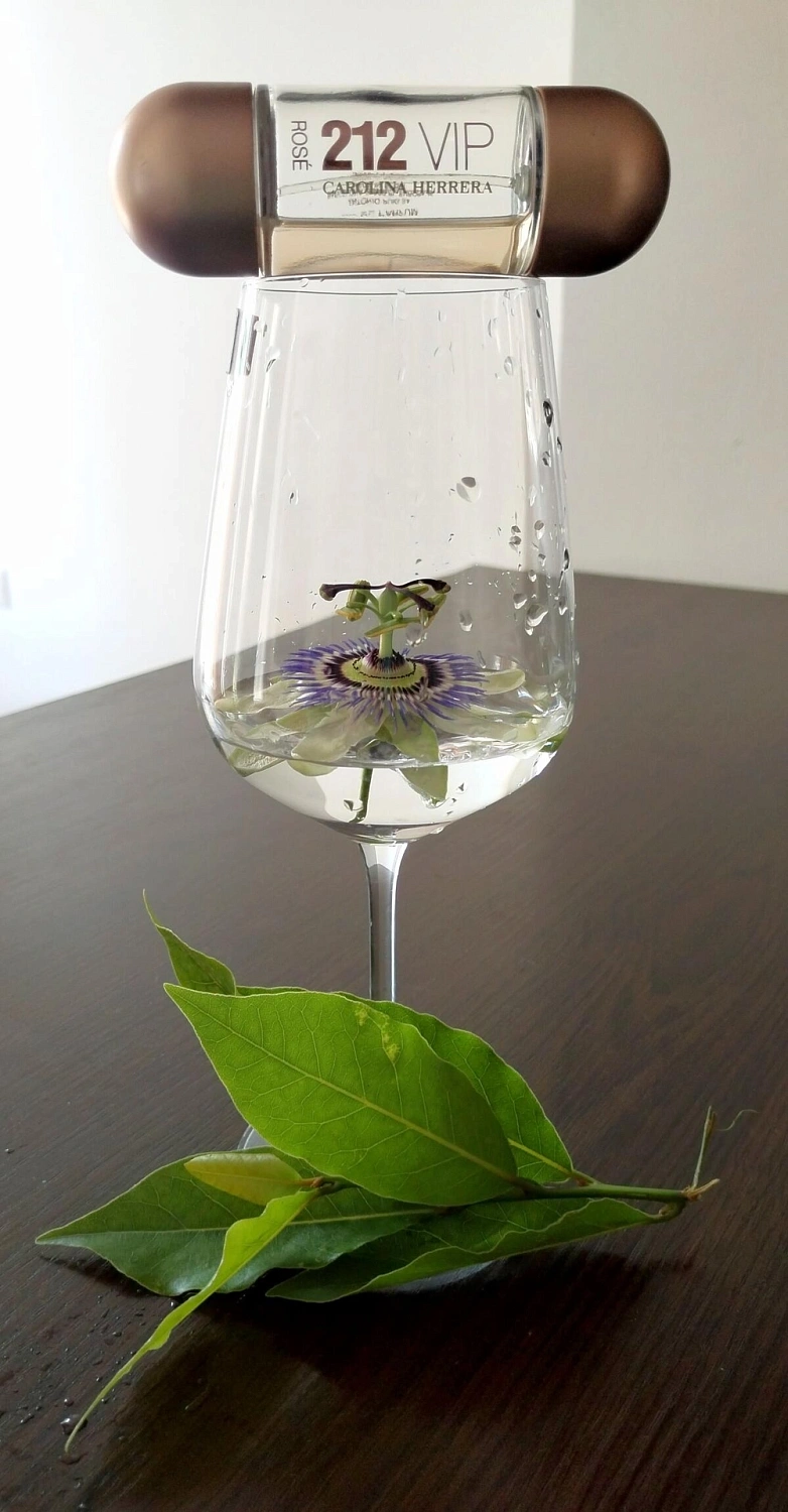 CAROLINA HERRERA 212 VIP Rose
