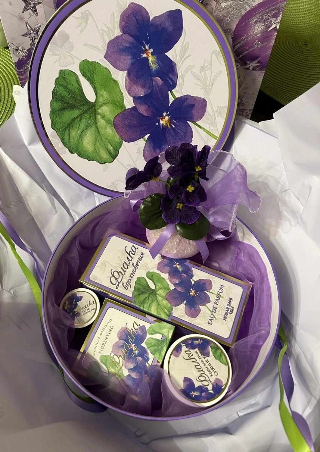 Novaya Zarya (Новая Заря) Фиалка вдохновения (Violet of inspiration)