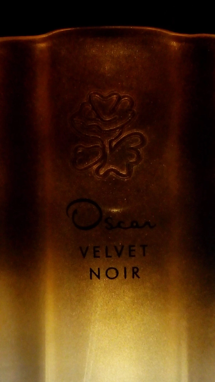 Oscar de la Renta Oscar Velvet Noir Oscar de la Renta Oscar Velvet Noir