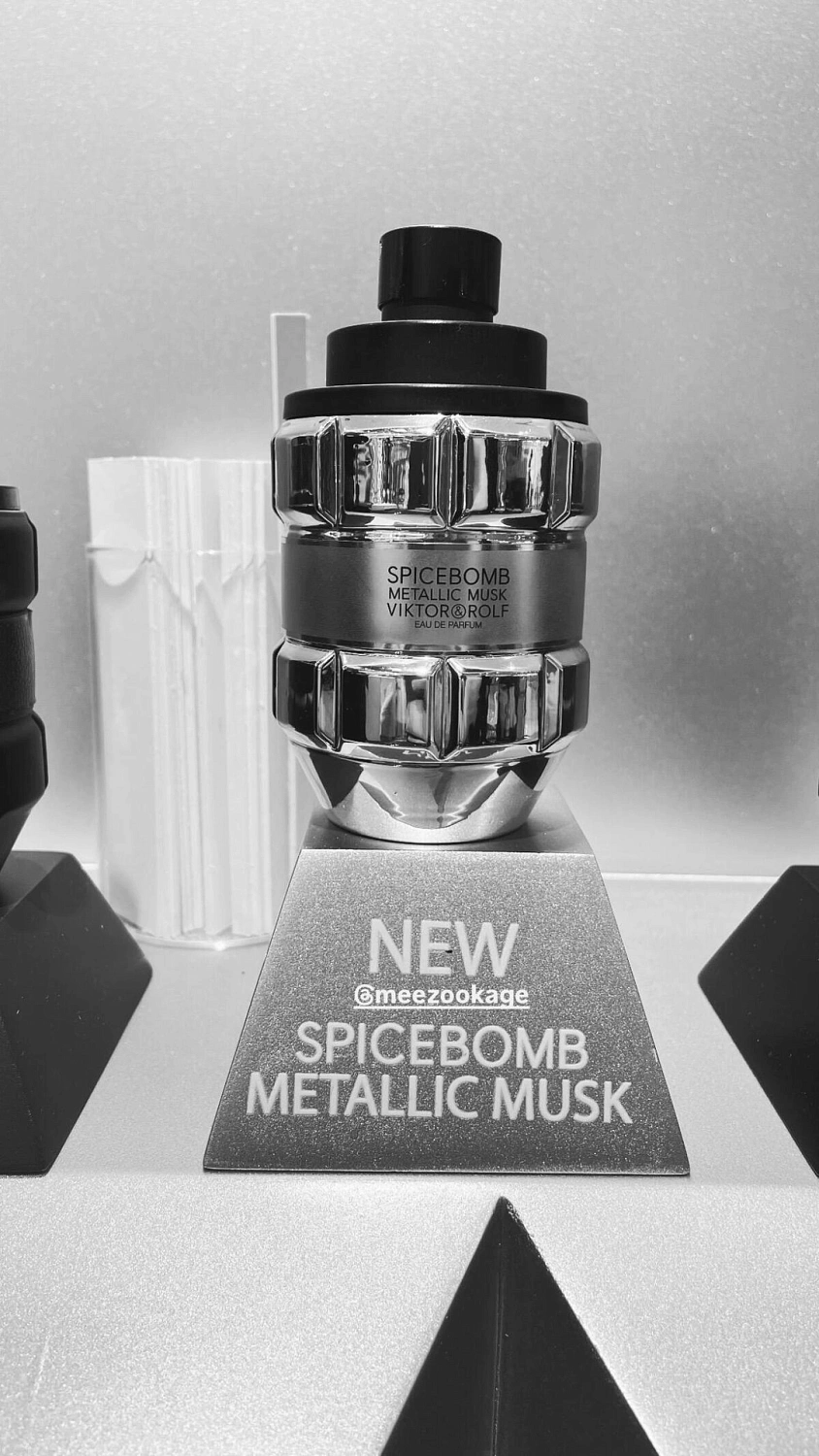 Viktor & Rolf Spicebomb Metallic Musk