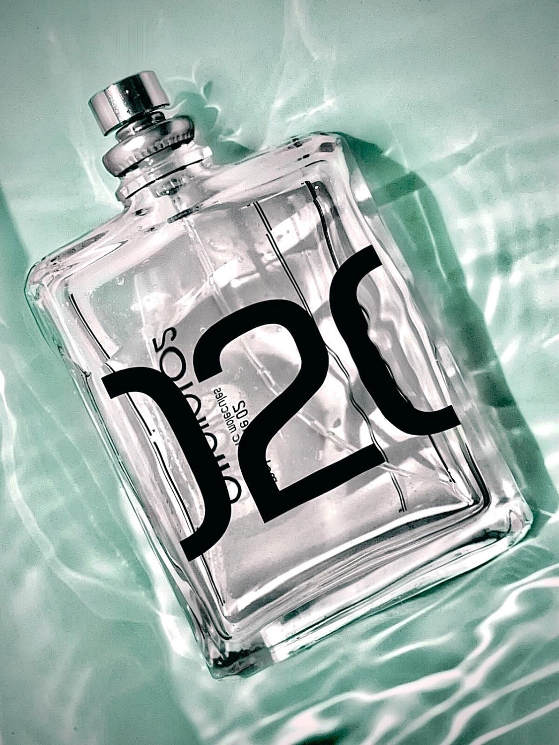 Escentric Molecules Molecule 02