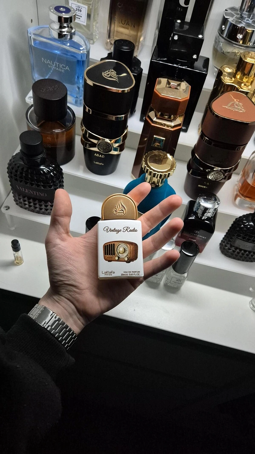 Lattafa Vintage Radio