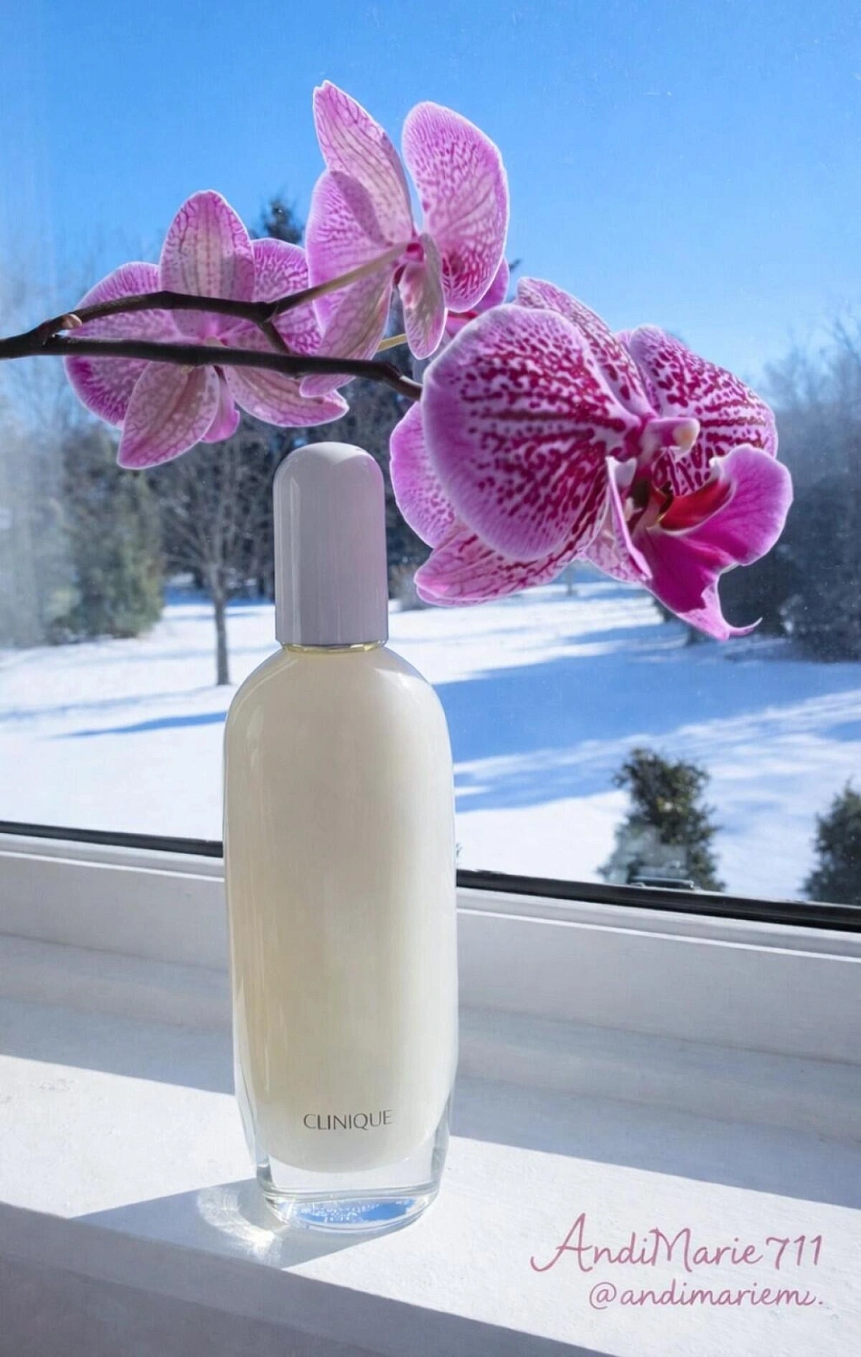 Clinique Aromatics in White