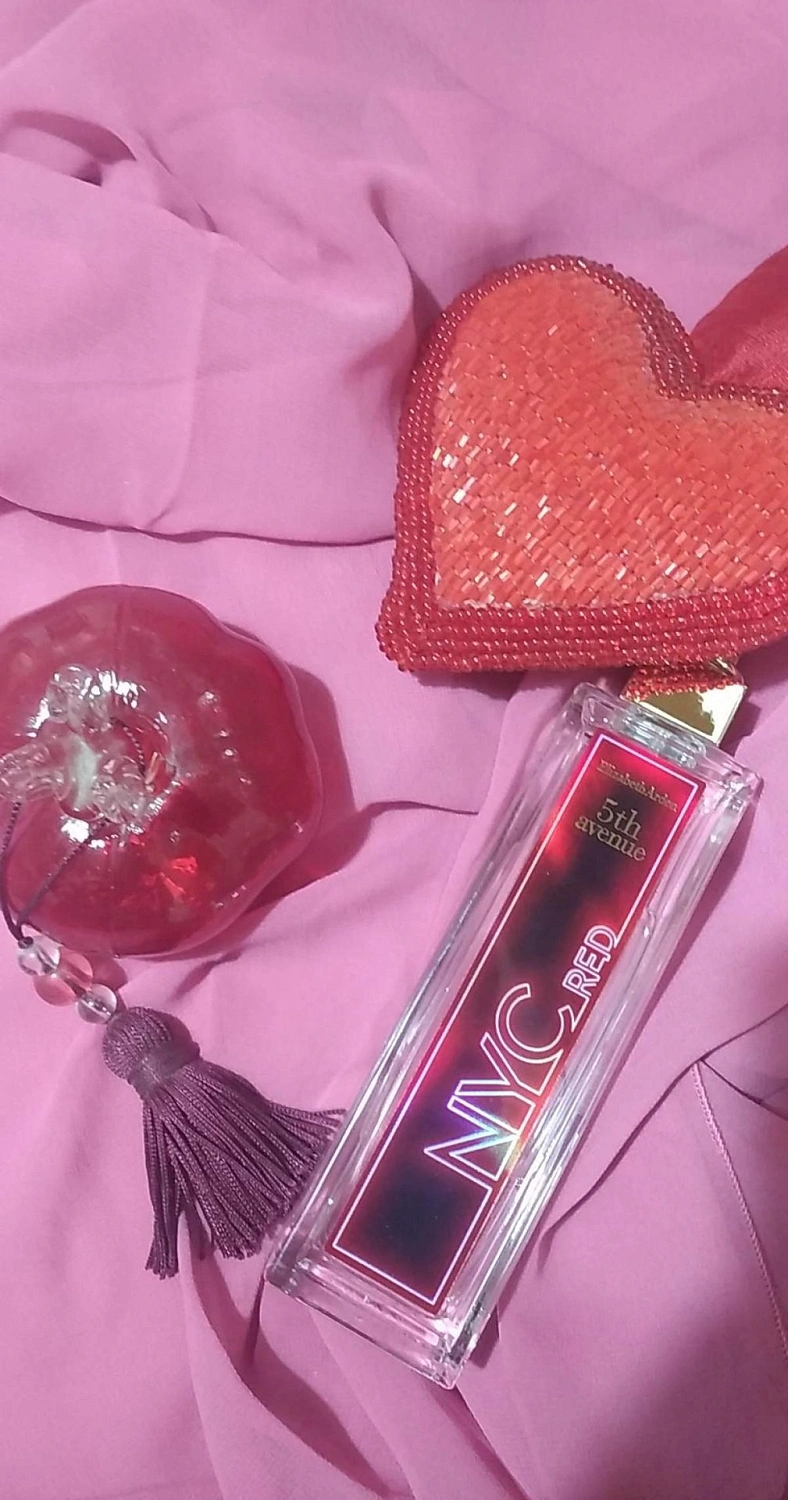 Elizabeth Arden 5th Avenue NYC Red Elizabeth Arden 5th Avenue NYC Red