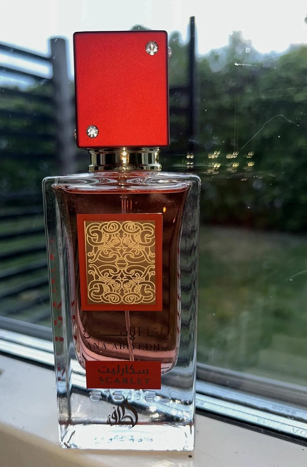 Lattafa Ana Abiyedh Scarlet