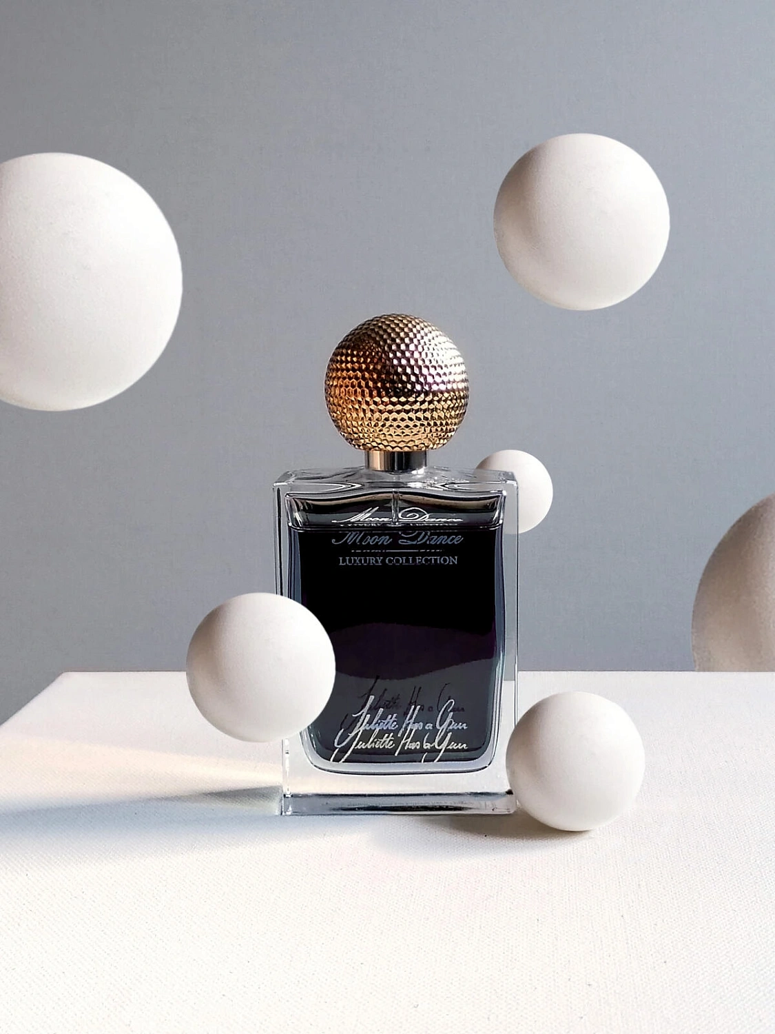 Juliette Has A Gun Moon Dance