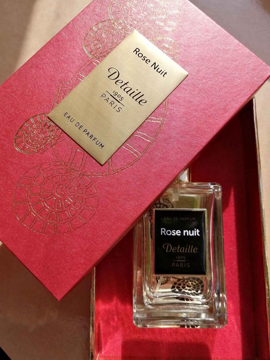 Detaille Rose Nuit Detaille Rose Nuit